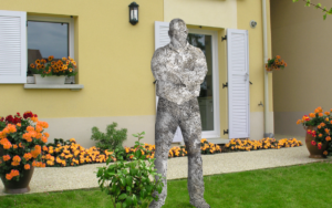 Unfriendly Luxembourg neighbor actually a statue
