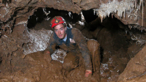 Shocking discovery: hundreds of corporate juniors living in tunnel below Kirchberg