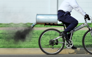 This Luxembourg cyclist attached a smoking exhaust pipe to his bike, now drivers smile and call him ‘friend’