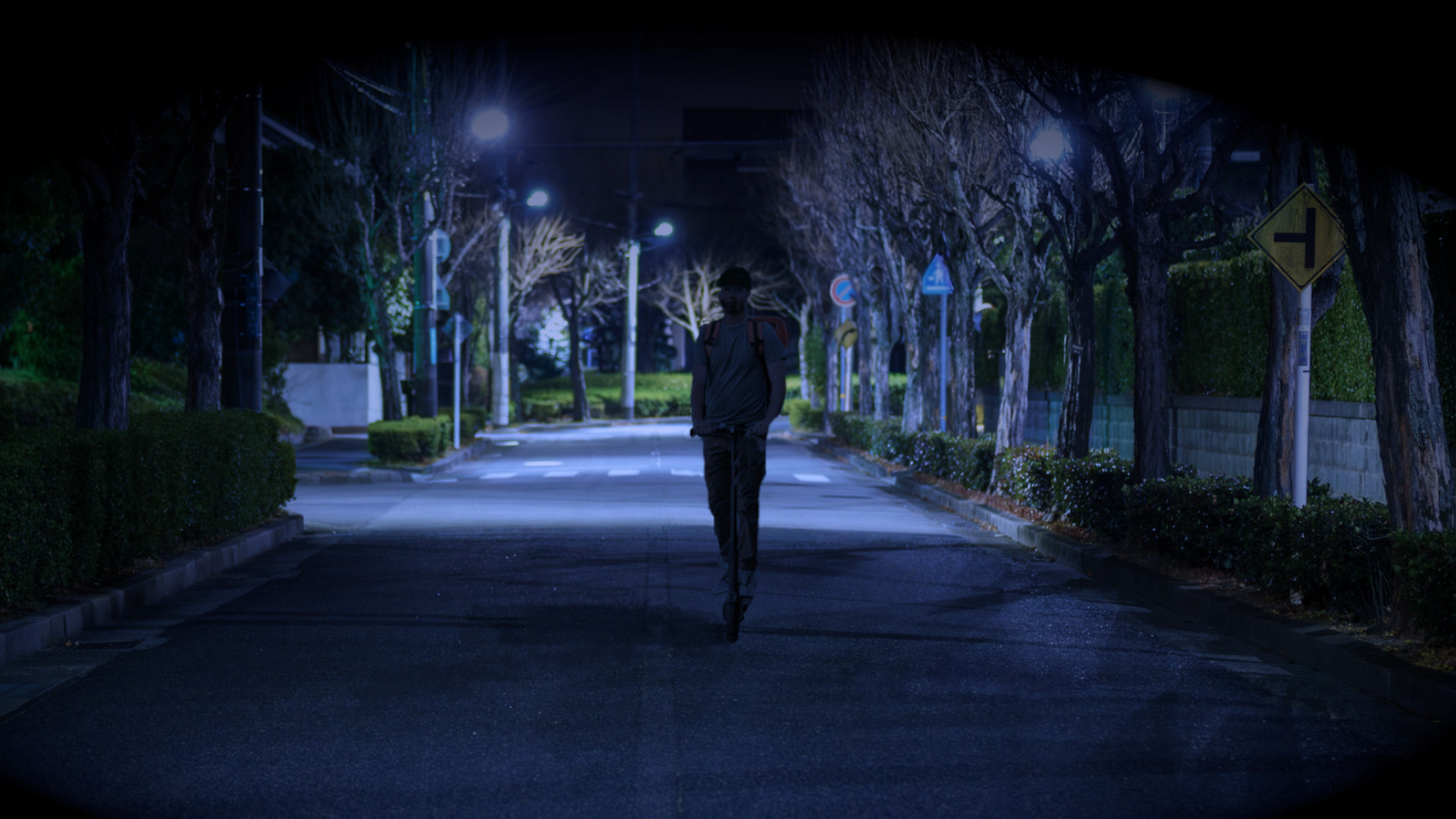 Food delivery driver scooter Luxembourg